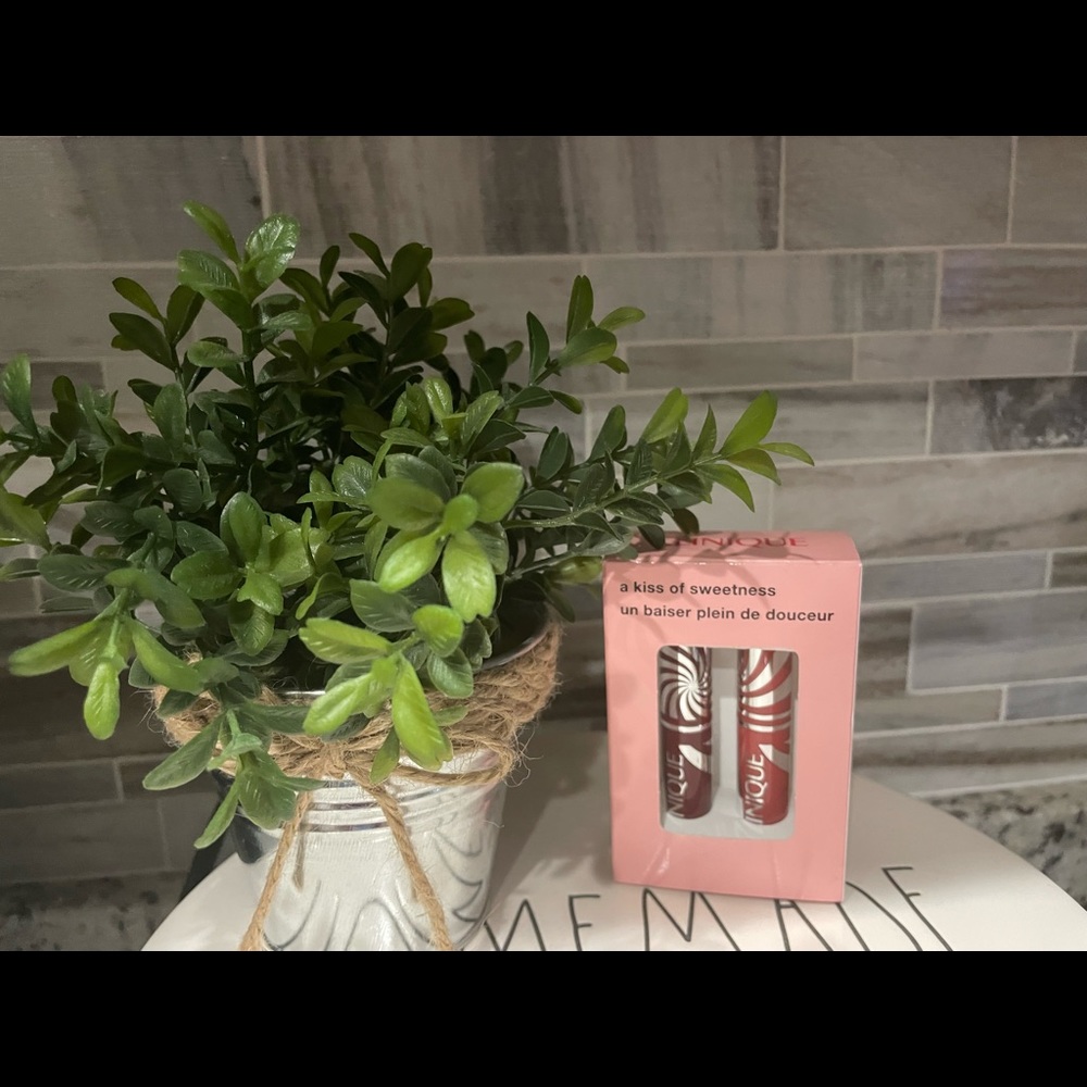 Clinique- Almost Lipstick- a kiss of sweetness
